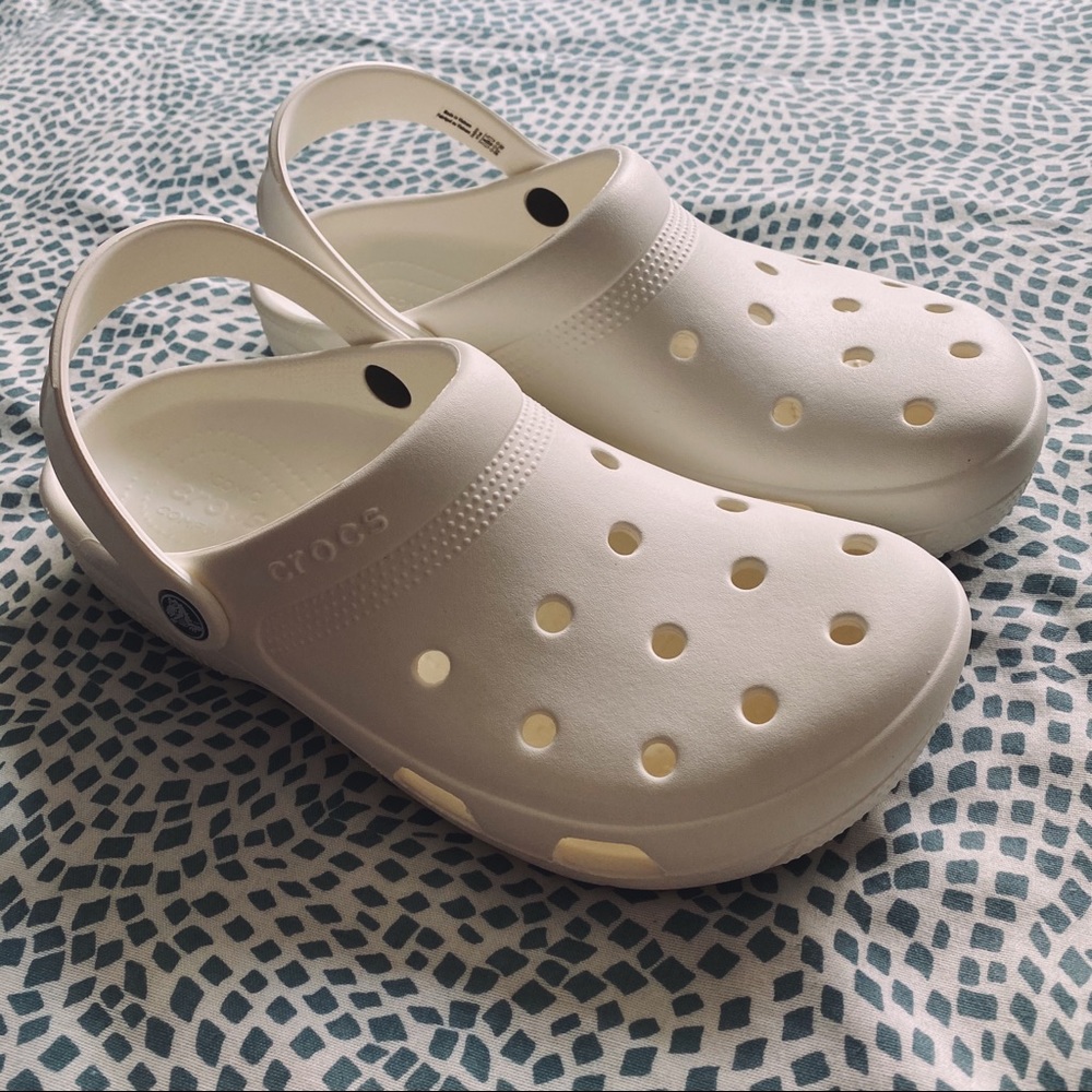 NEW Crocs Classic Clog in White sz 7 Men/ sz9 Wmn